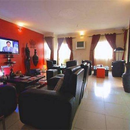 Number 95 Suites Лагос Екстериор снимка