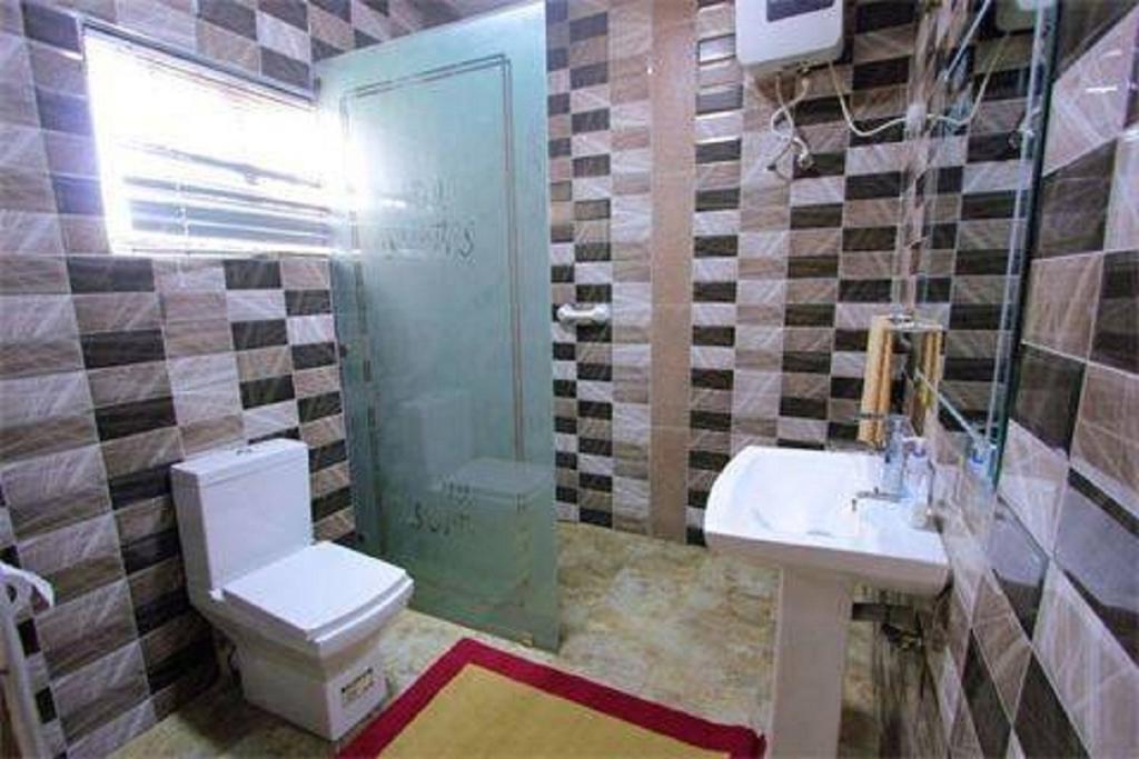 Number 95 Suites Лагос Екстериор снимка